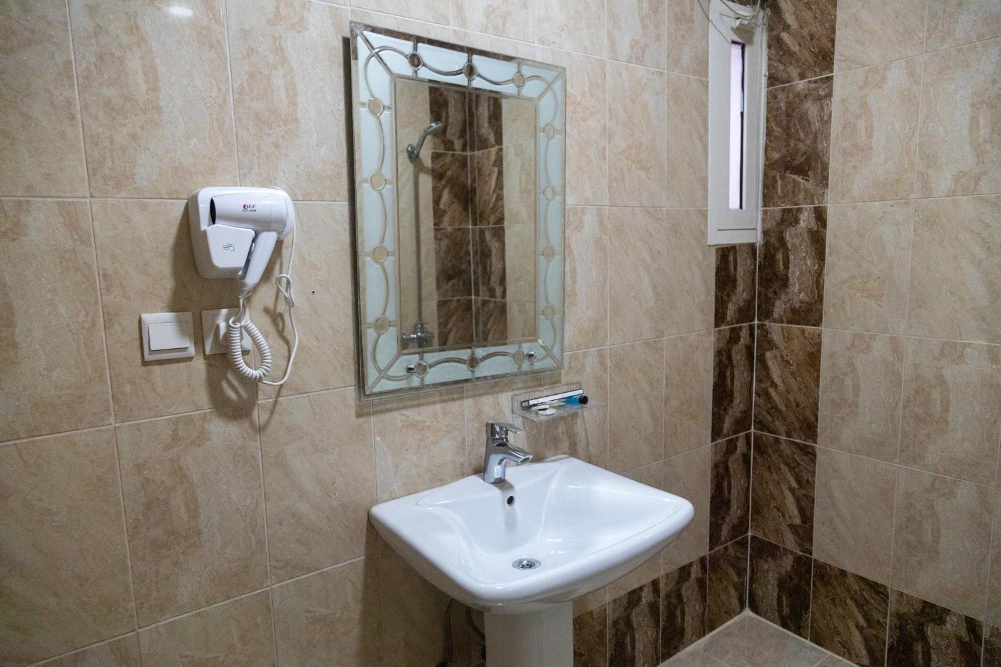 Al Manzil Almutmeez Lejlighedshotel Jeddah Eksteriør billede